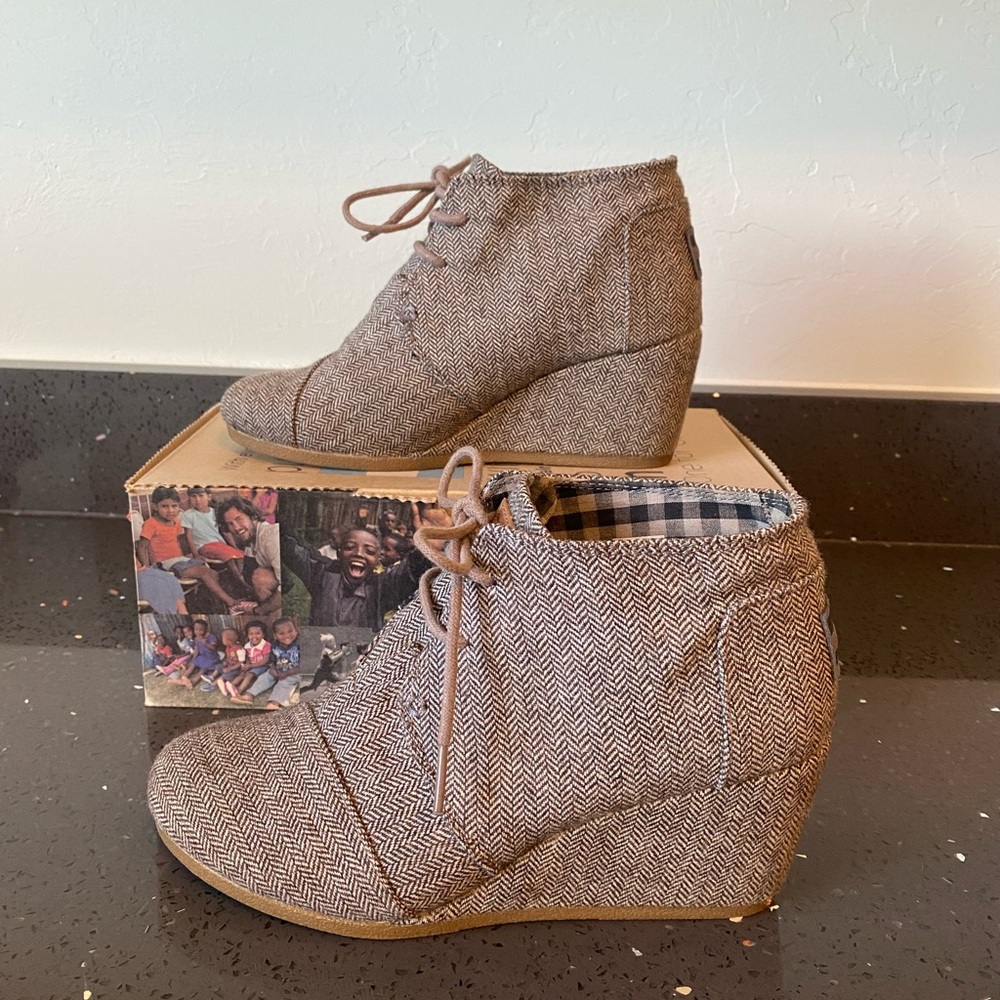 TOMS Desert Wedge-Herringbone Size 7 Women’s